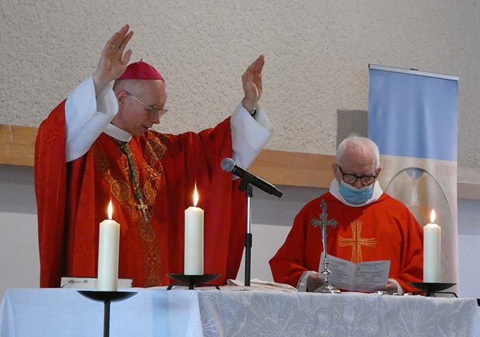 Messe aux Foréziales avec Monseigneur Sylvain Bataille